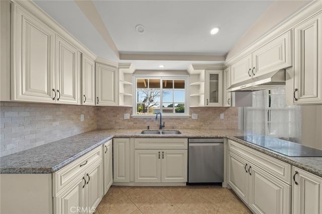 27151 Pembina Road, Rancho Palos Verdes, CA 90275