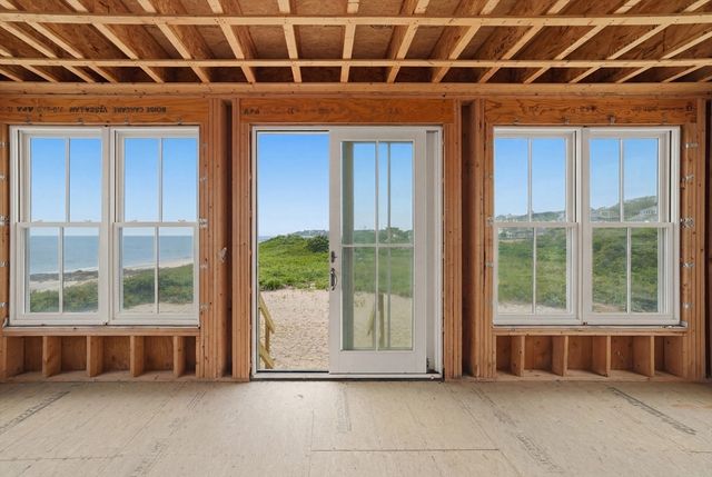 31 Dale Ave, Barnstable, MA 02647
