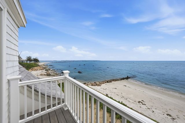 31 Dale Ave, Barnstable, MA 02647