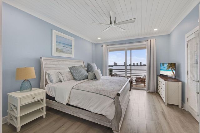 105 Paradise Harbour Boulevard 501, North Palm Beach, FL 33408