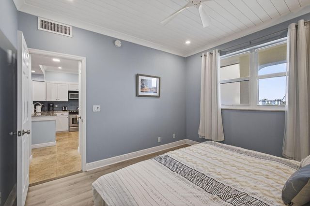 105 Paradise Harbour Boulevard 501, North Palm Beach, FL 33408
