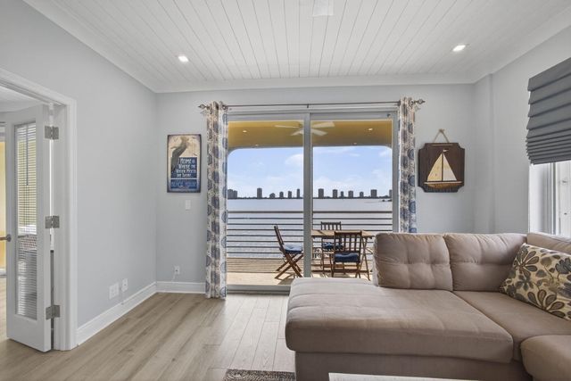 105 Paradise Harbour Boulevard 501, North Palm Beach, FL 33408