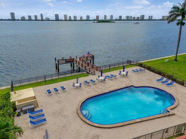 105 Paradise Harbour Boulevard 501, North Palm Beach, FL 33408