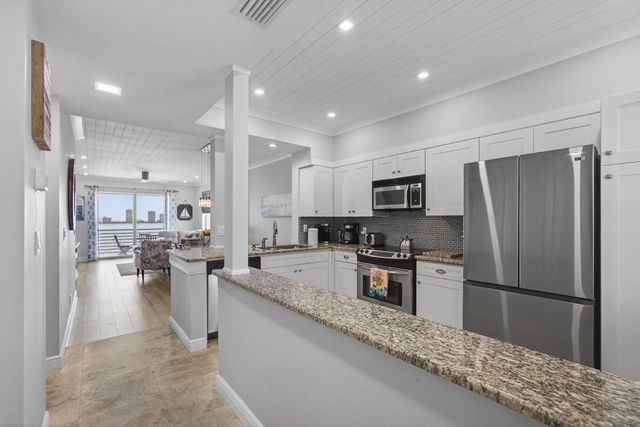 105 Paradise Harbour Boulevard 501, North Palm Beach, FL 33408