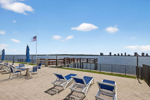 105 Paradise Harbour Boulevard 501, North Palm Beach, FL 33408