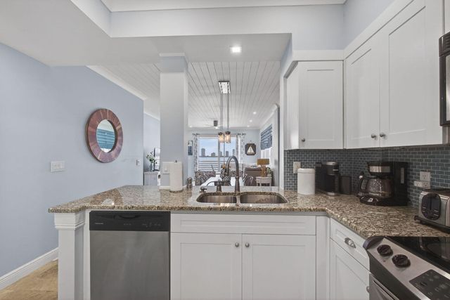 105 Paradise Harbour Boulevard 501, North Palm Beach, FL 33408