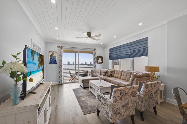 105 Paradise Harbour Boulevard 501, North Palm Beach, FL 33408