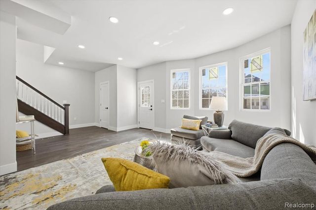 4486 Seyburn Street, Detroit, MI 48214