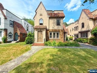 166 Washington Place, Ridgewood, NJ 07450