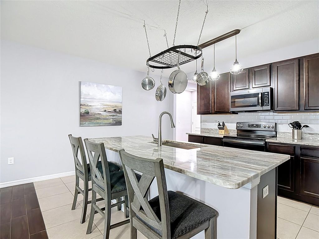 Image 12 of property listing at 1730 VAN GOGH DRIVE, Auburndale, FL 33823