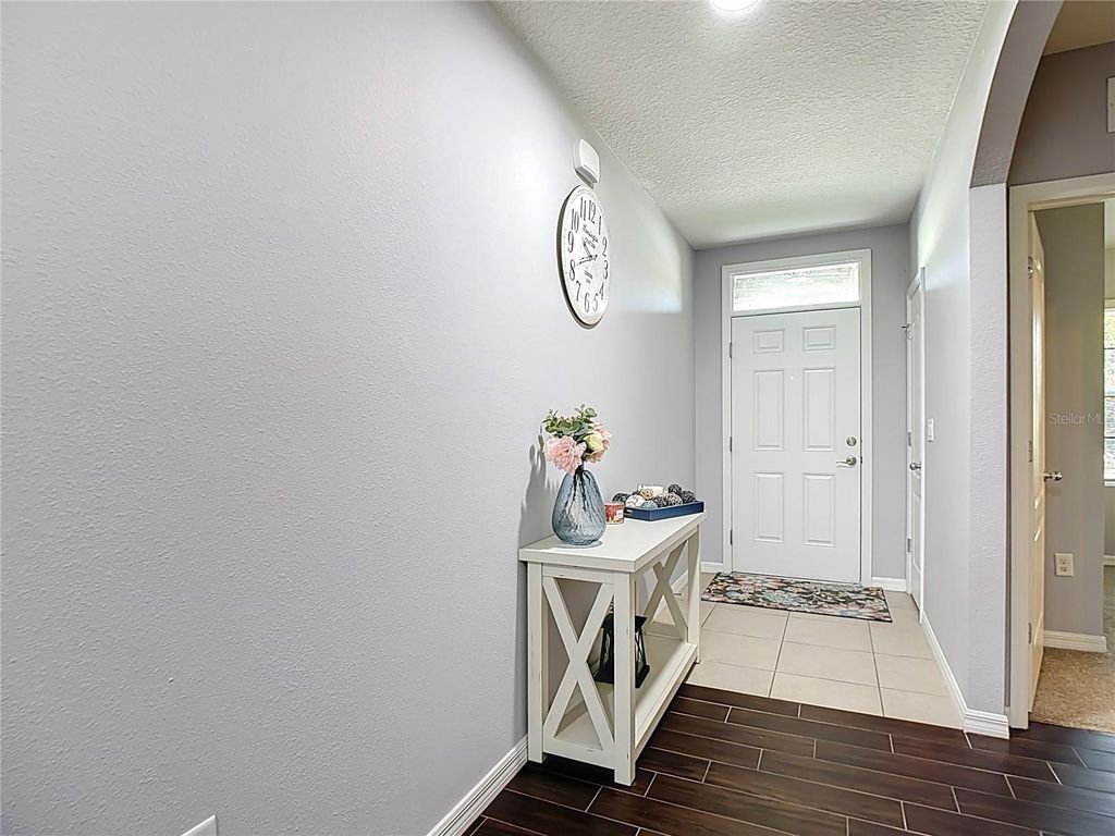 Image 4 of property listing at 1730 VAN GOGH DRIVE, Auburndale, FL 33823