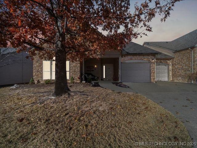 5010 W Birmingham Place, Broken Arrow, OK 74011