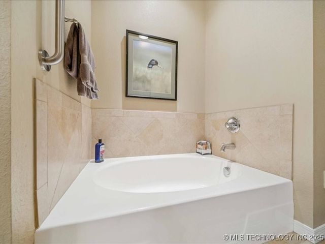 5010 W Birmingham Place, Broken Arrow, OK 74011