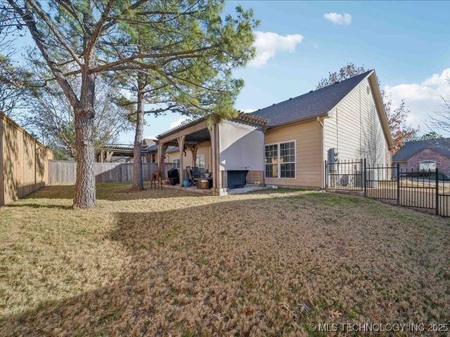 5010 W Birmingham Place, Broken Arrow, OK 74011