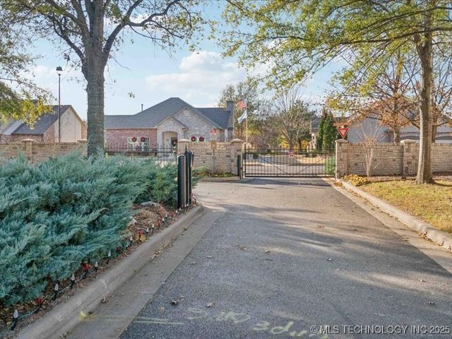 5010 W Birmingham Place, Broken Arrow, OK 74011