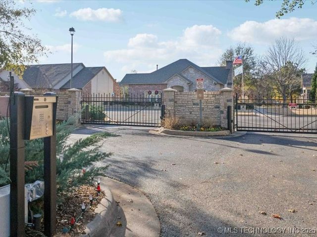 5010 W Birmingham Place, Broken Arrow, OK 74011