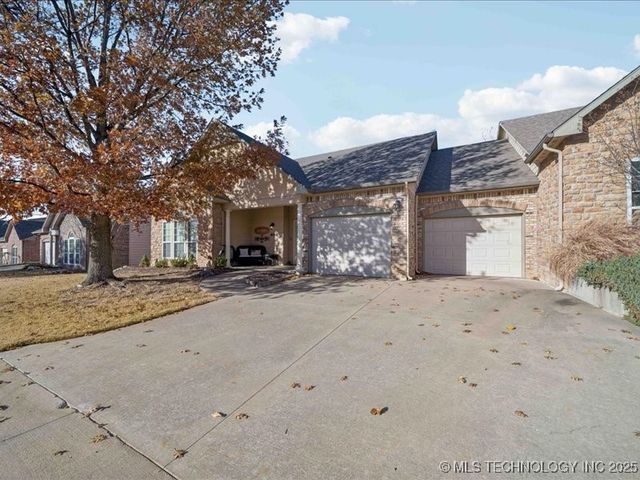 5010 W Birmingham Place, Broken Arrow, OK 74011
