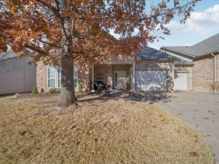 5010 W Birmingham Place, Broken Arrow, OK 74011