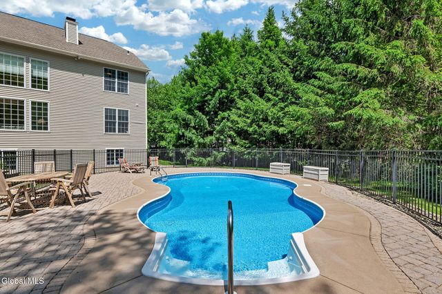55 Outlook Drive South, Halfmoon, NY 12118