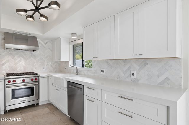 5801 E SURREY Drive, Cave Creek, AZ 85331