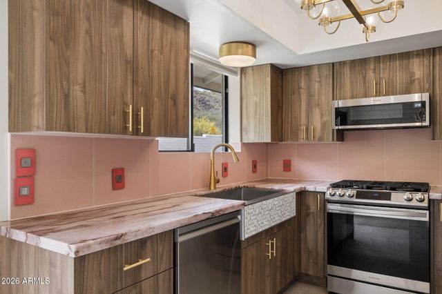 5801 E SURREY Drive, Cave Creek, AZ 85331