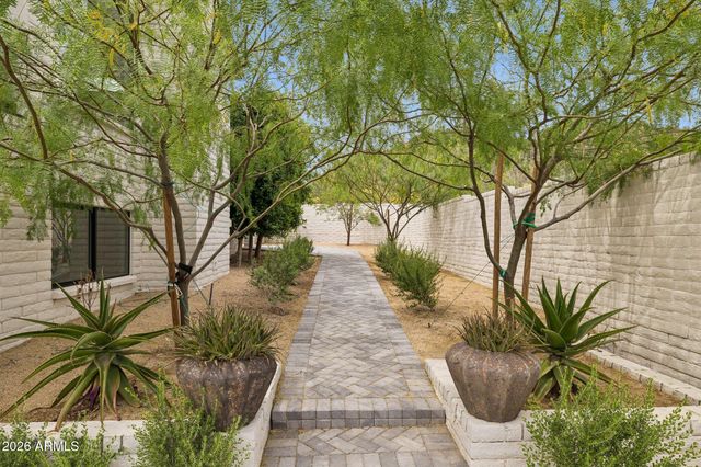 5801 E SURREY Drive, Cave Creek, AZ 85331