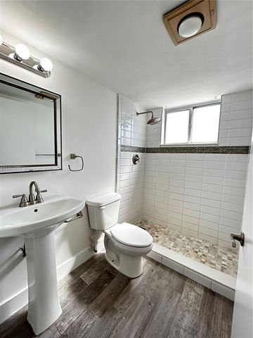 1700 NW N River Dr 909, Miami, FL 33125