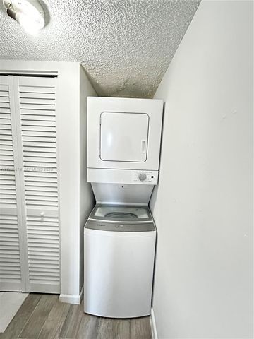 1700 NW N River Dr 909, Miami, FL 33125