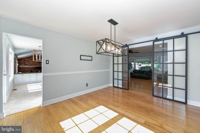 9 FOREST HILL DR, Cherry Hill, NJ 08003