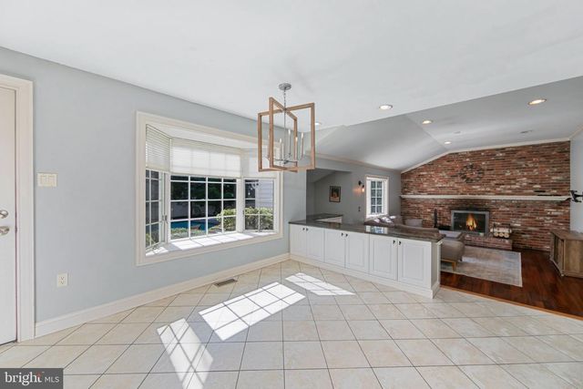 9 FOREST HILL DR, Cherry Hill, NJ 08003