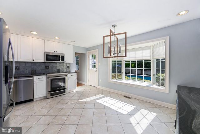 9 FOREST HILL DR, Cherry Hill, NJ 08003