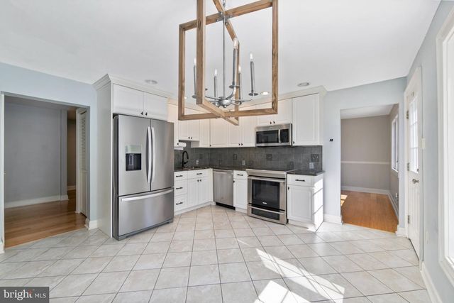 9 FOREST HILL DR, Cherry Hill, NJ 08003