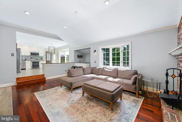 9 FOREST HILL DR, Cherry Hill, NJ 08003