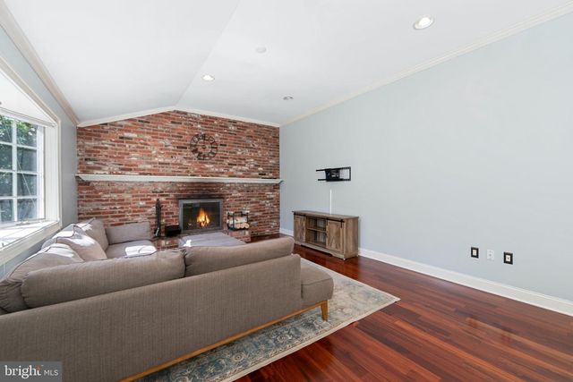 9 FOREST HILL DR, Cherry Hill, NJ 08003