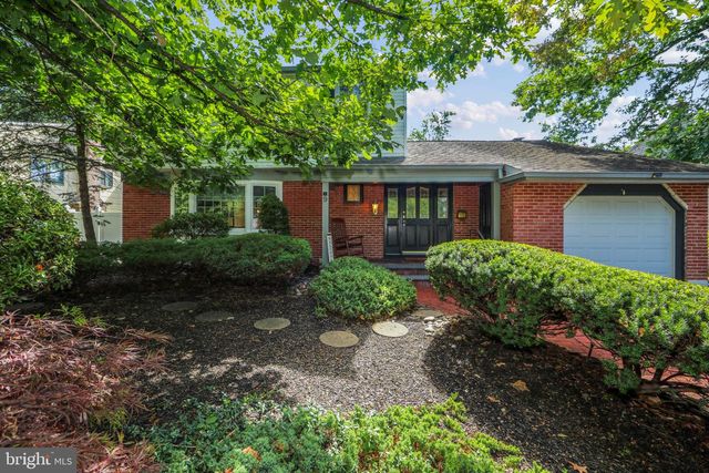 9 FOREST HILL DR, Cherry Hill, NJ 08003