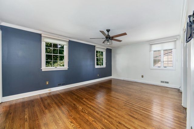 9 FOREST HILL DR, Cherry Hill, NJ 08003