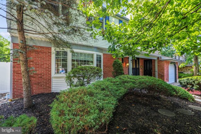 9 FOREST HILL DR, Cherry Hill, NJ 08003