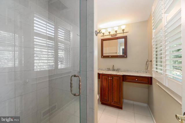 9 FOREST HILL DR, Cherry Hill, NJ 08003