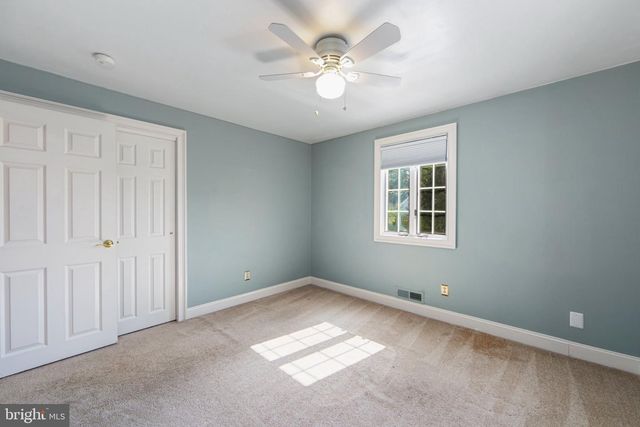 9 FOREST HILL DR, Cherry Hill, NJ 08003