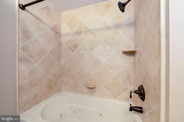 9 FOREST HILL DR, Cherry Hill, NJ 08003