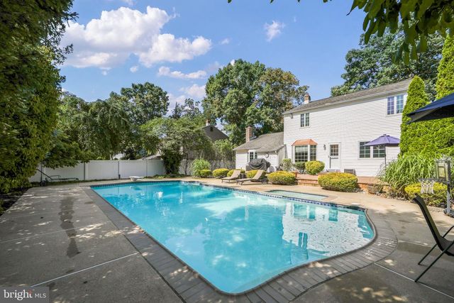 9 FOREST HILL DR, Cherry Hill, NJ 08003