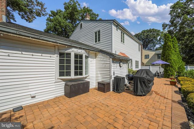 9 FOREST HILL DR, Cherry Hill, NJ 08003