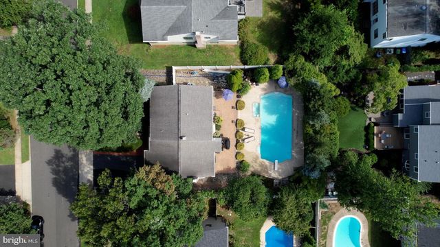 9 FOREST HILL DR, Cherry Hill, NJ 08003