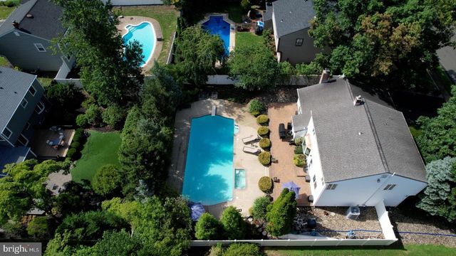 9 FOREST HILL DR, Cherry Hill, NJ 08003