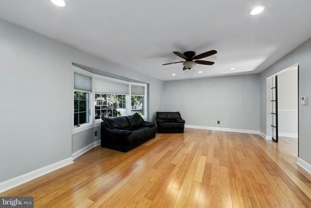 9 FOREST HILL DR, Cherry Hill, NJ 08003