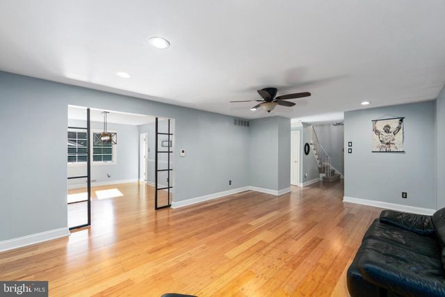 9 FOREST HILL DR, Cherry Hill, NJ 08003