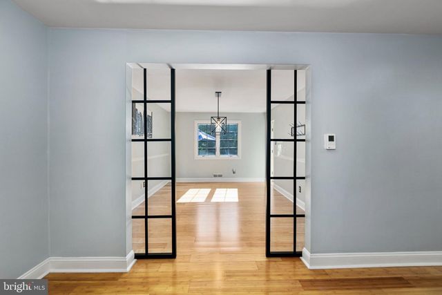 9 FOREST HILL DR, Cherry Hill, NJ 08003