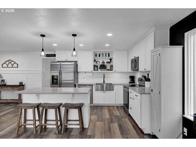 2278 ROSE BLOSSOM Dr, Springfield, OR 97477