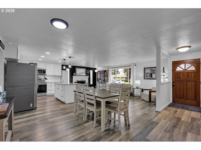 2278 ROSE BLOSSOM Dr, Springfield, OR 97477