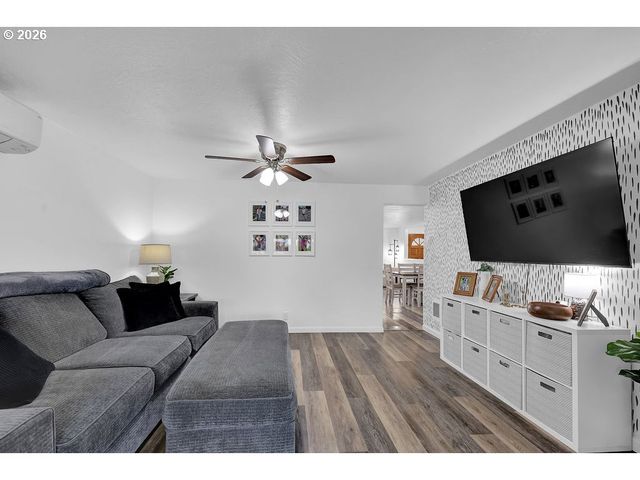 2278 ROSE BLOSSOM Dr, Springfield, OR 97477